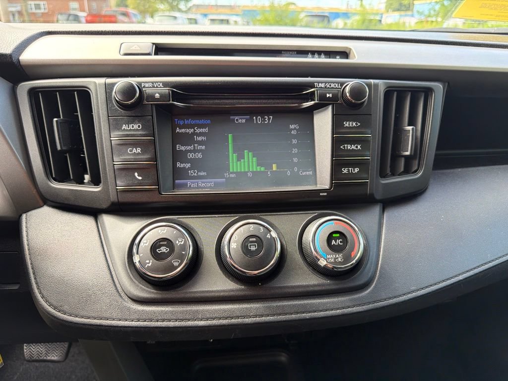Used 2018 Toyota RAV4 LE AWD/4WD image 22