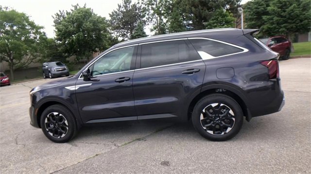 New 2025 Kia Sorento S image 8
