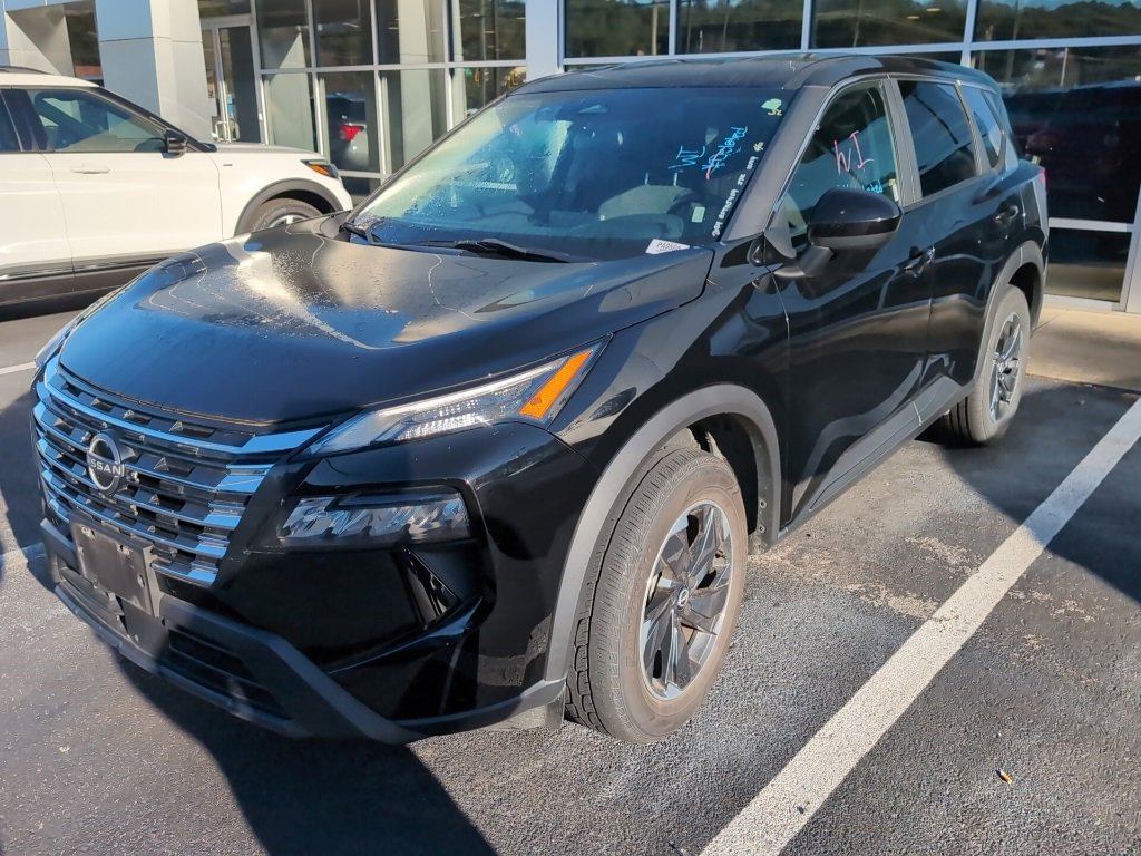 Used 2024 Nissan Rogue SV image 2