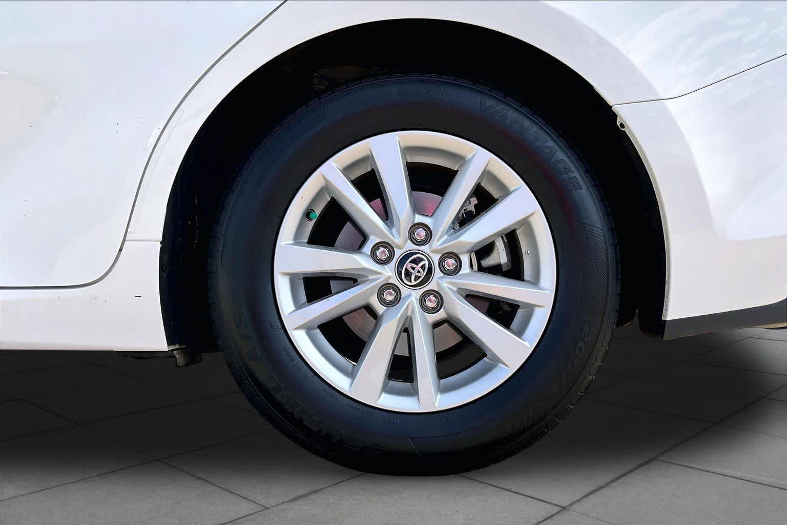 Used 2025 Toyota Camry LE FWD image 11