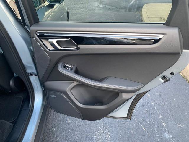 Used 2020 Porsche Macan AWD/4WD image 19