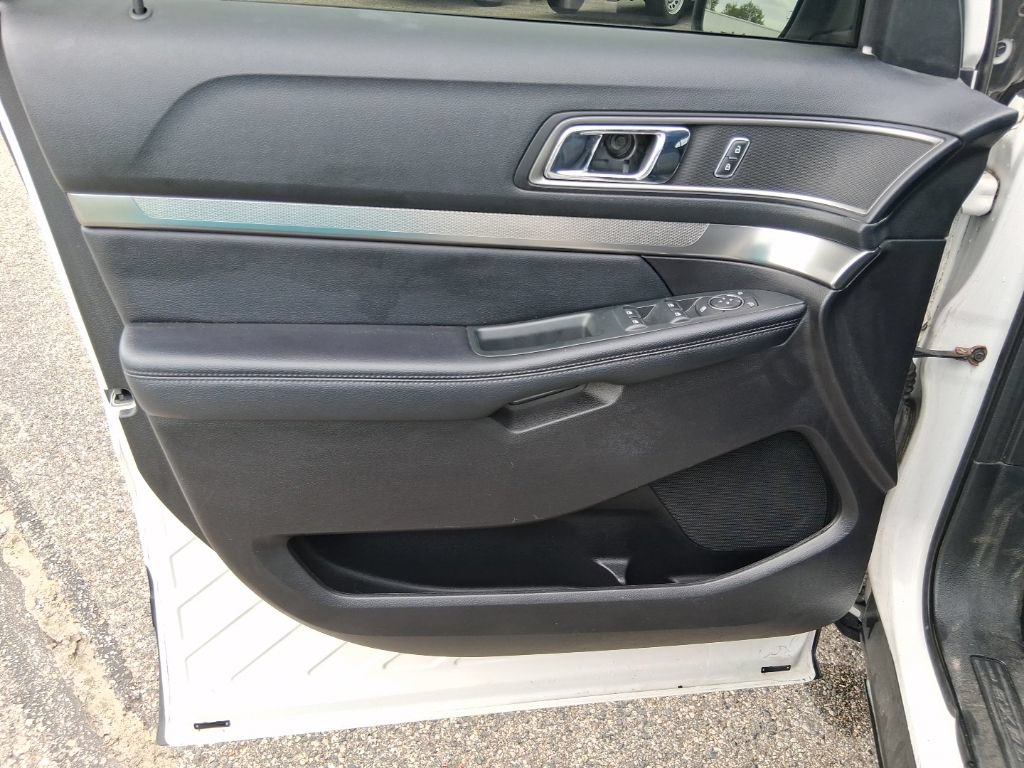 Used 2018 Ford Explorer XLT FWD image 23