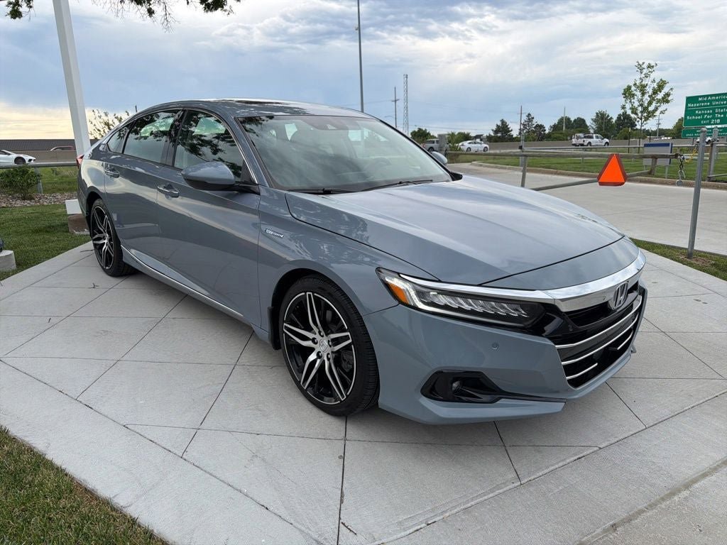 Used 2022 Honda Accord Touring image 2