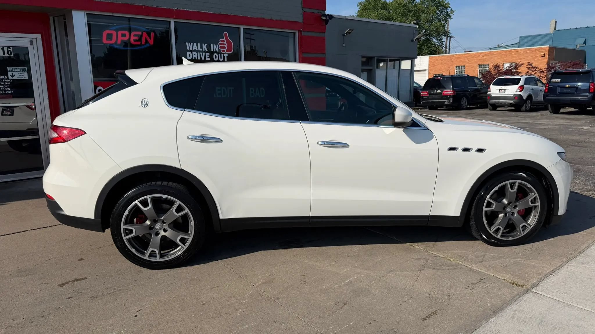 Used 2017 Maserati Levante AWD/4WD image 3