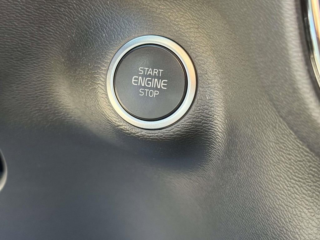 Used 2024 Volvo XC40 B5 Plus w/ Climate Package AWD/4WD image 26