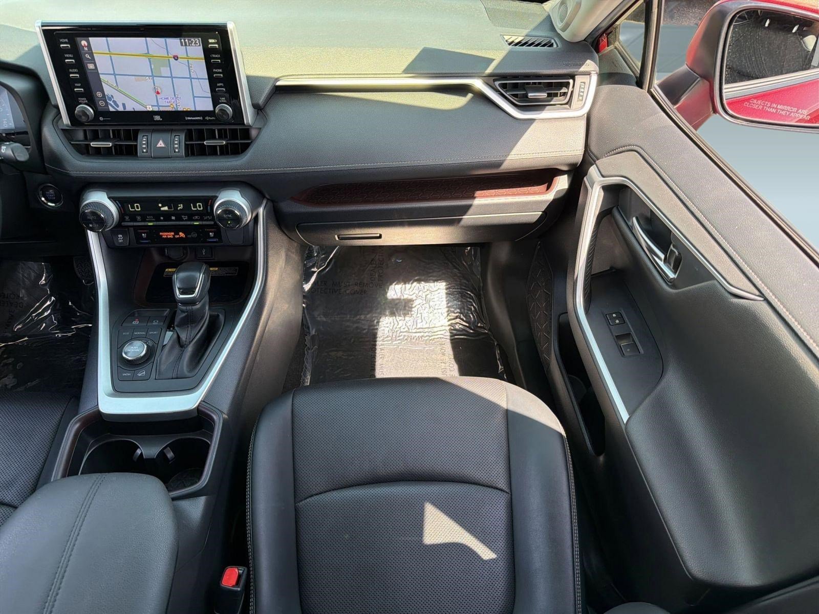 Used 2021 Toyota RAV4 Limited image 29