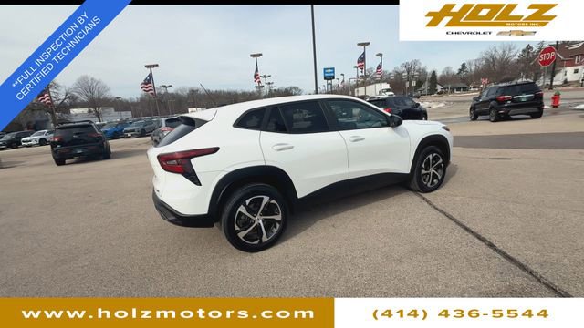 Certified 2024 Chevrolet Trax RS w/ Driver Confidence Package image 8