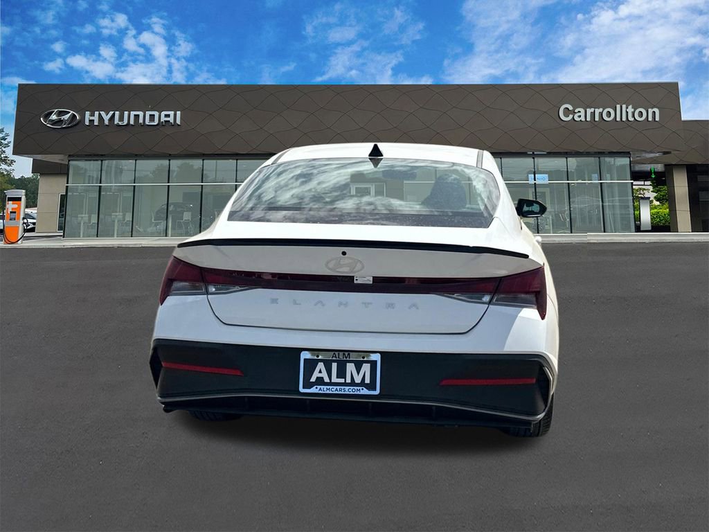 Used 2025 Hyundai Elantra Sport image 6
