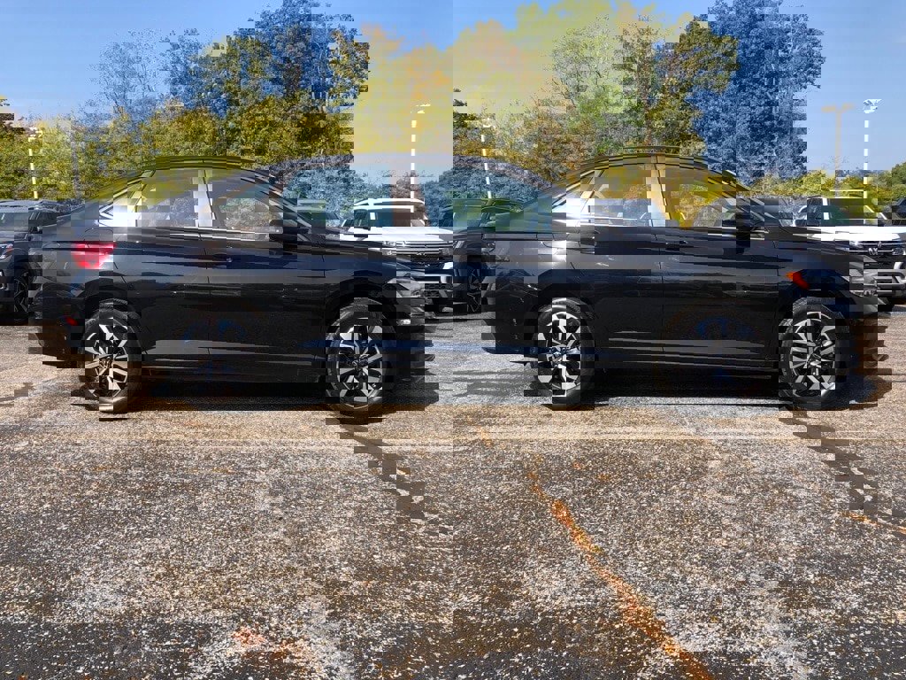 Used 2024 Volkswagen Jetta S image 8