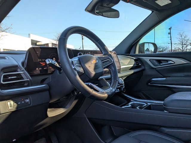 Used 2025 Chevrolet Traverse LT w/ Sun and Wheel Package image 9