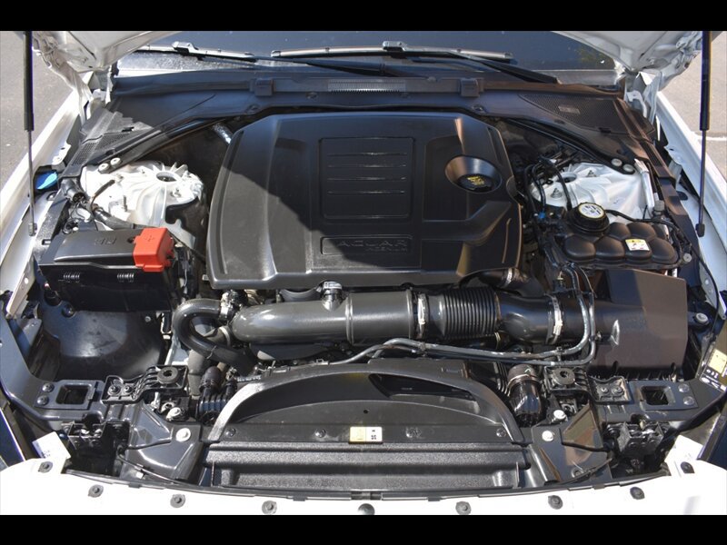 Used 2019 Jaguar XE Premium RWD image 42