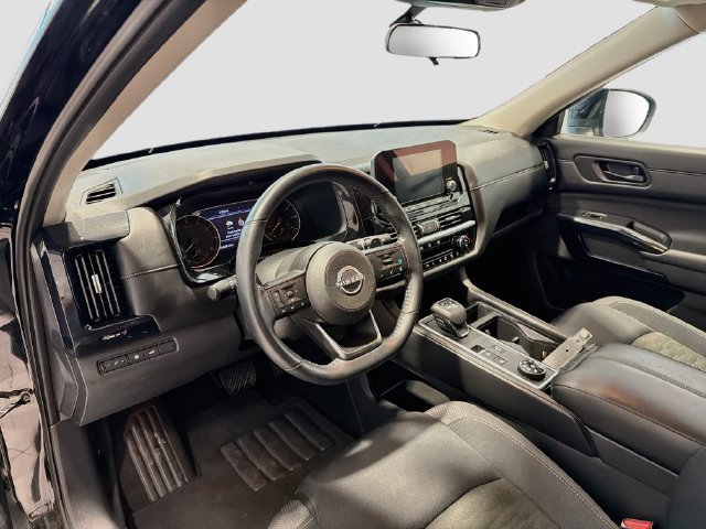 Used 2025 Nissan Pathfinder SV AWD/4WD image 9