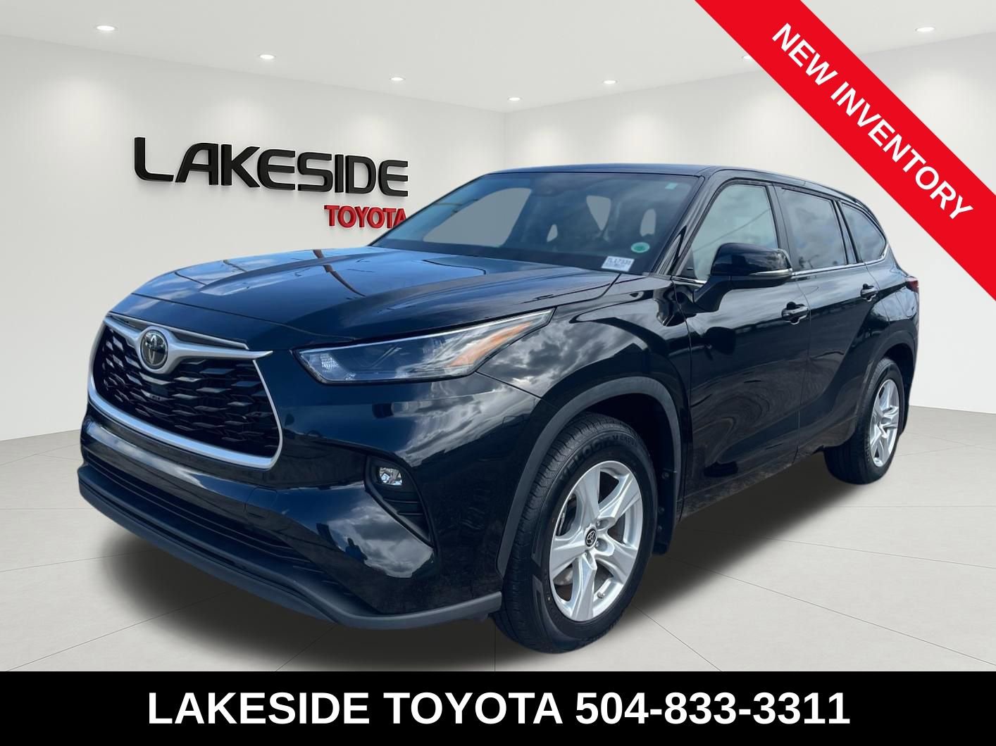 Used 2023 Toyota Highlander LE image 1