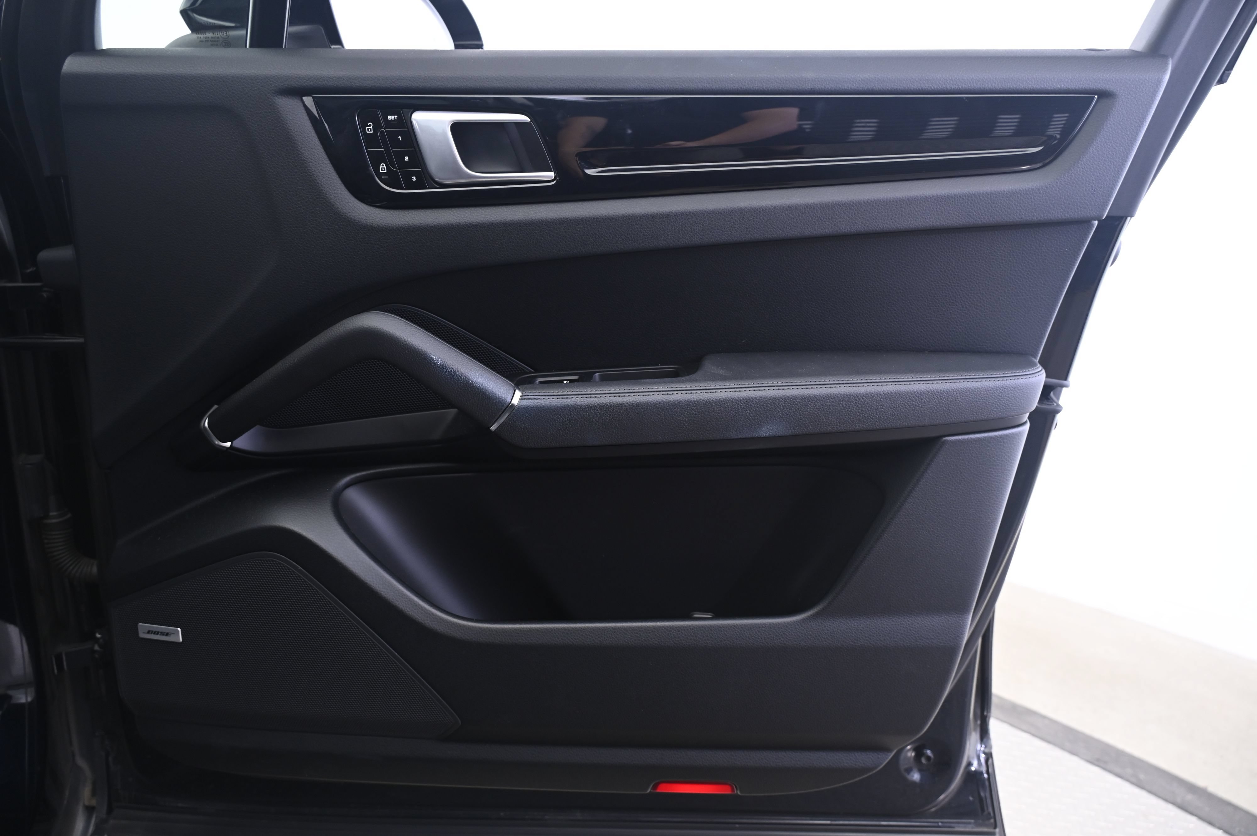 Certified 2020 Porsche Cayenne AWD/4WD image 20