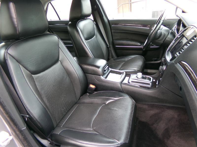 Used 2018 Chrysler 300 Limited image 37