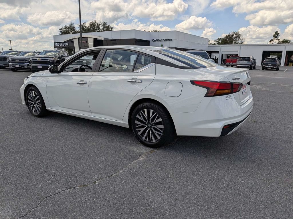 Used 2025 Nissan Altima 2.5 SV FWD image 8