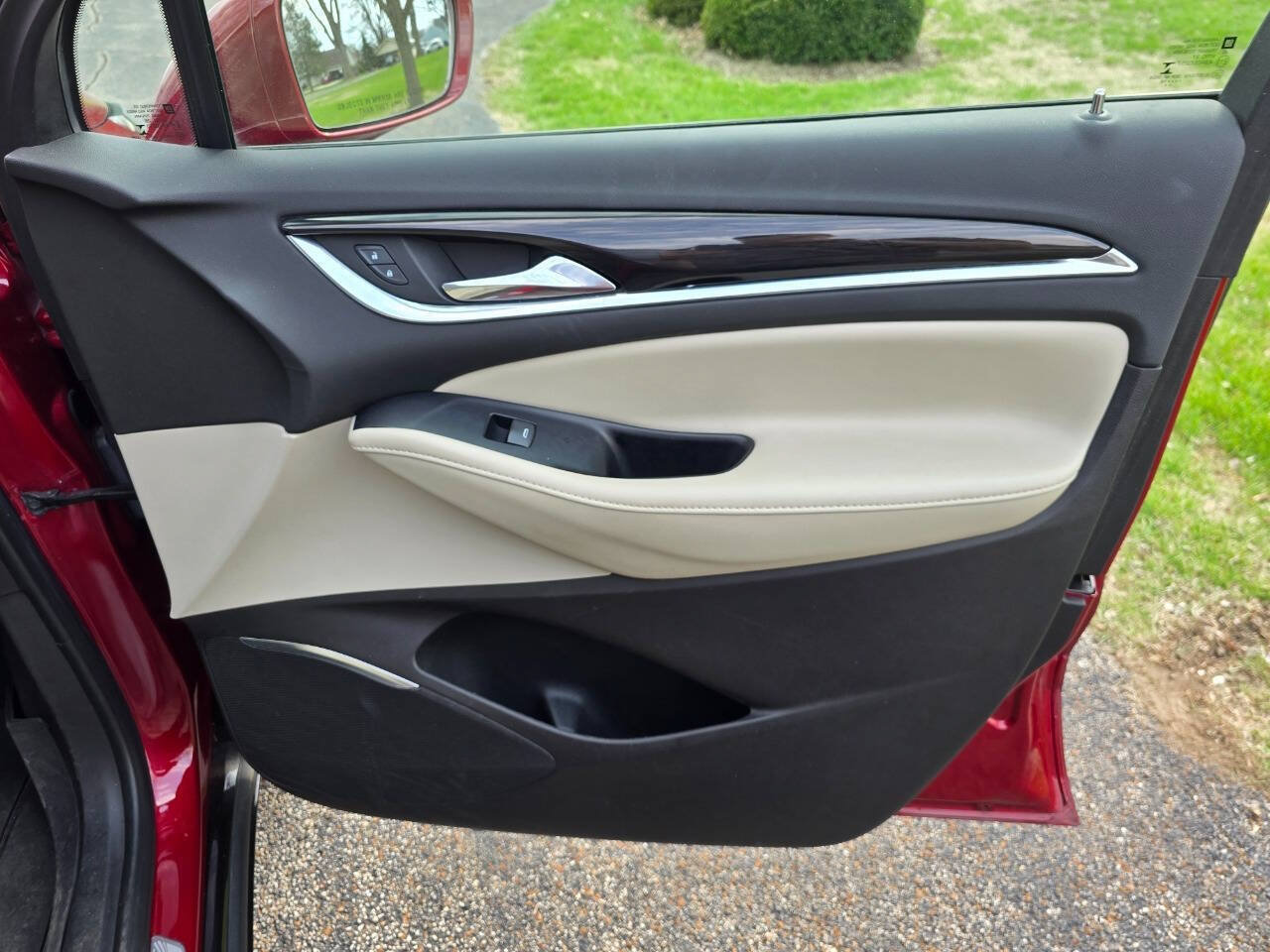Used 2019 Buick Enclave Essence FWD image 28