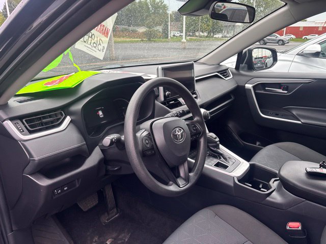 Used 2025 Toyota RAV4 XLE AWD/4WD image 9