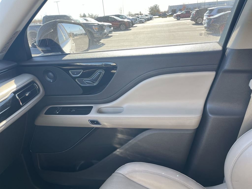 Used 2023 Lincoln Aviator Reserve w/ Elements Package Plus image 31