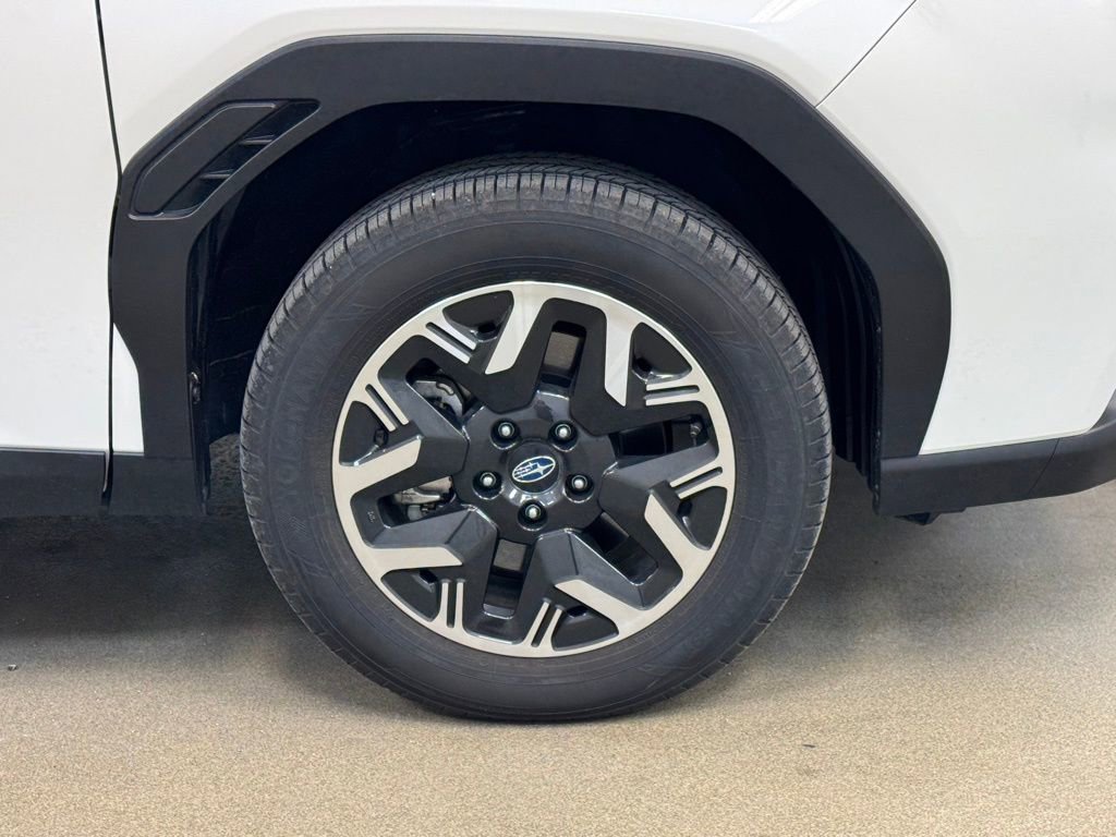 Used 2025 Subaru Forester Premium w/ Convenience Package #1 image 4