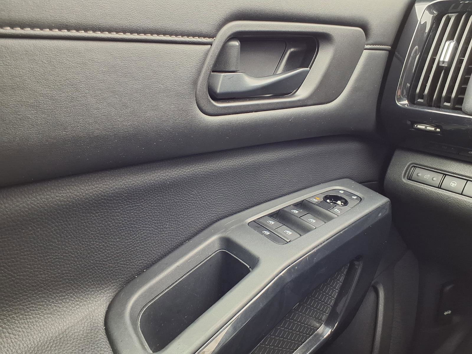 Used 2024 Nissan Pathfinder SV image 20