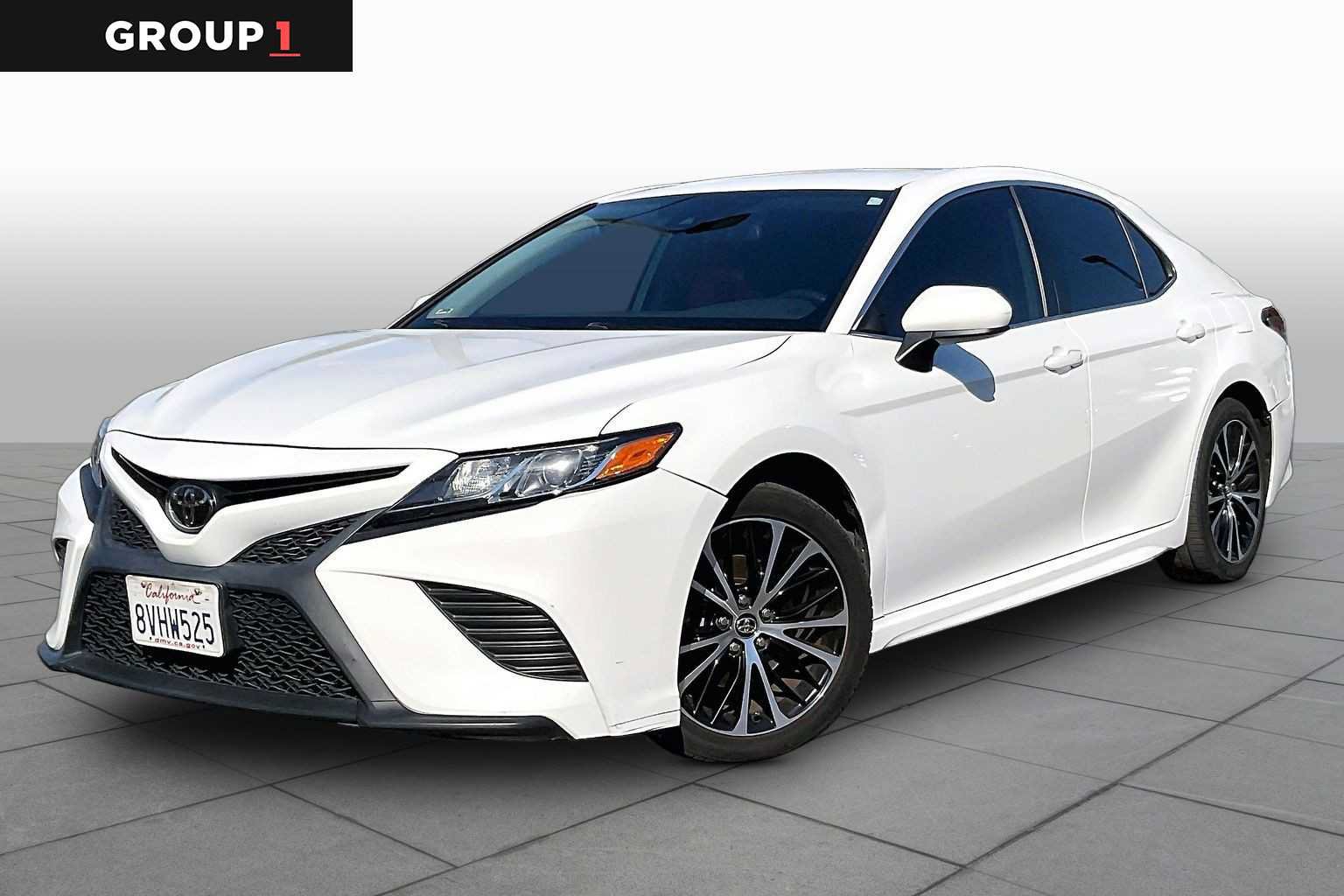 Used 2020 Toyota Camry SE FWD image 1