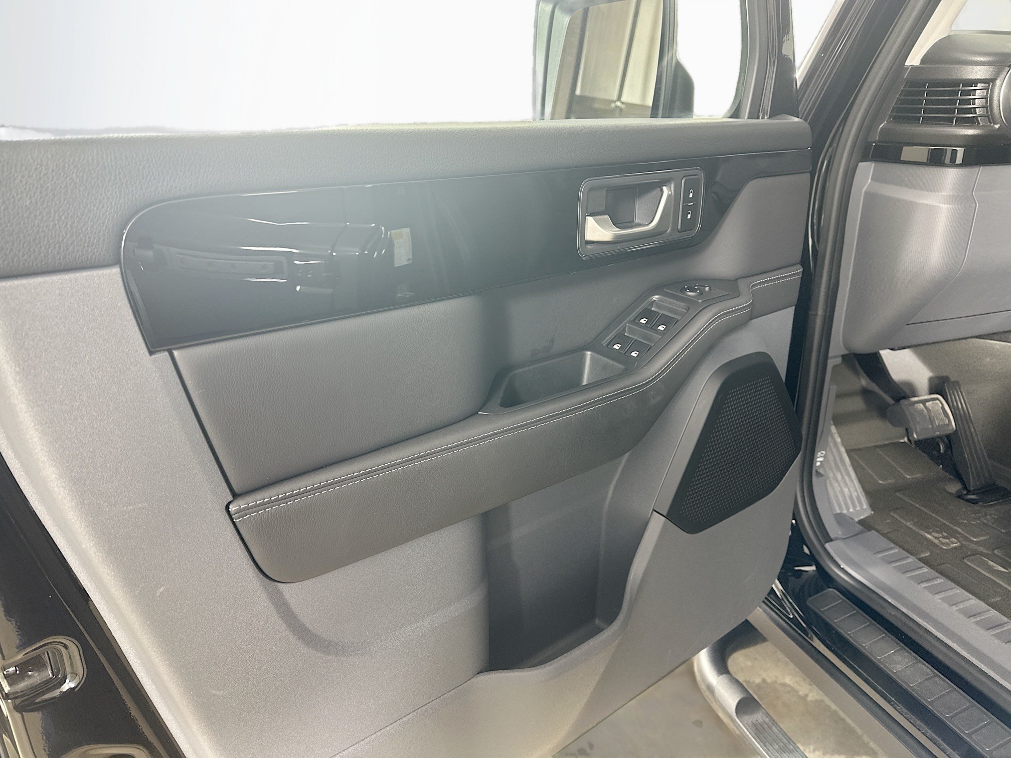 Used 2024 INEOS Grenadier Station Wagon AWD/4WD image 17