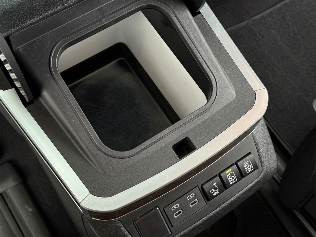 Certified 2025 Toyota Sienna Platinum image 34