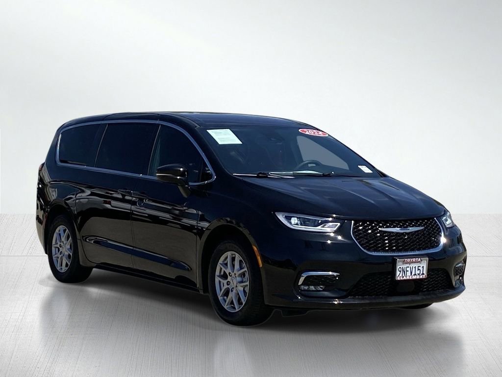 Used 2024 Chrysler Pacifica Touring FWD image 12