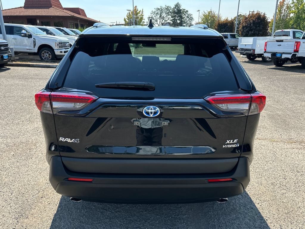 Used 2023 Toyota RAV4 XLE AWD/4WD image 5