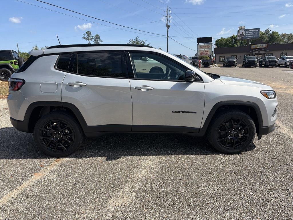 New 2026 Jeep Compass Latitude image 8