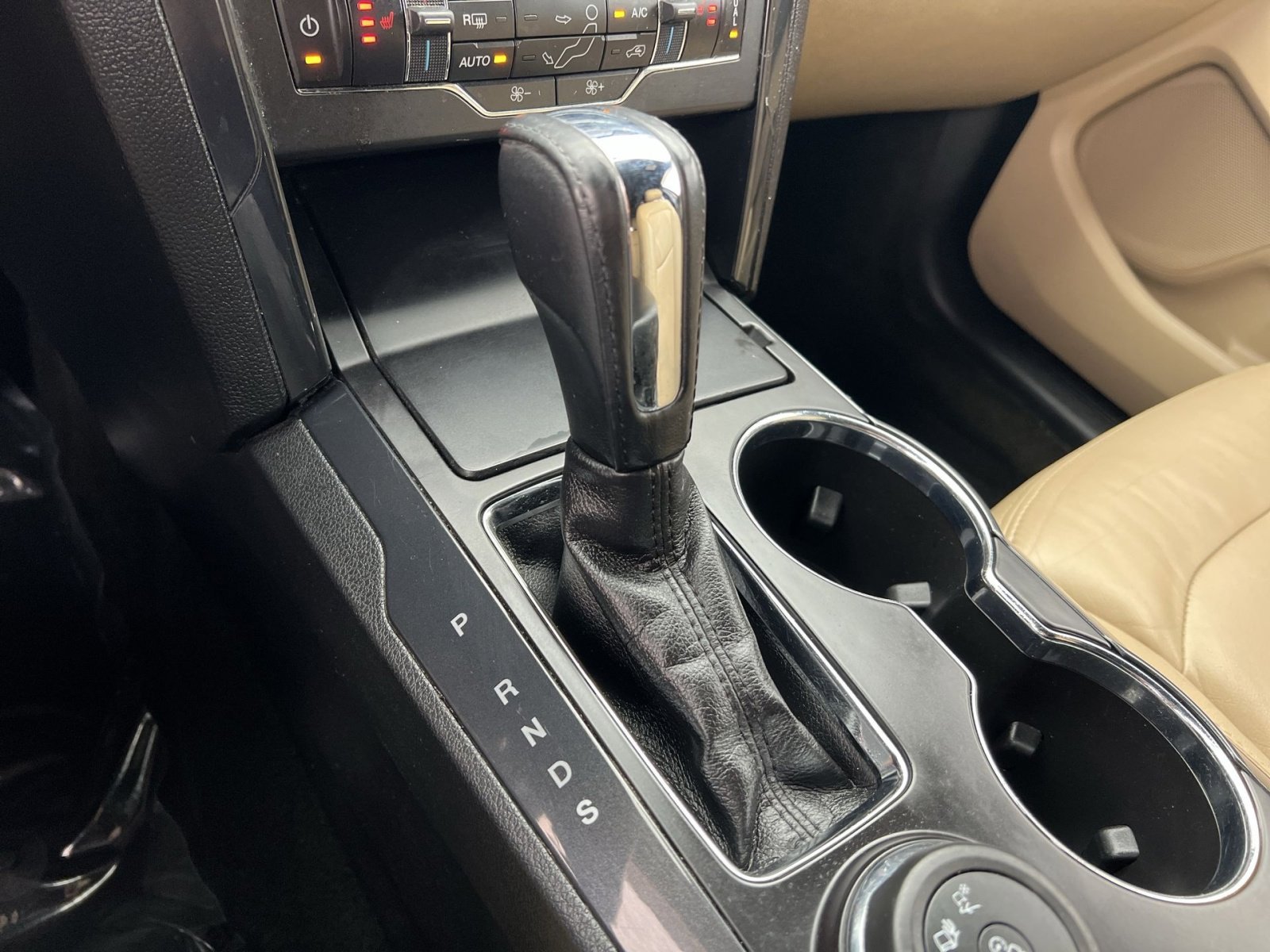 Used 2017 Ford Explorer XLT w/ Equipment Group 202A AWD/4WD image 29