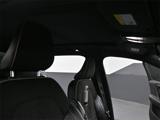 Used 2022 Volvo XC40 P8 Recharge Plus image 19