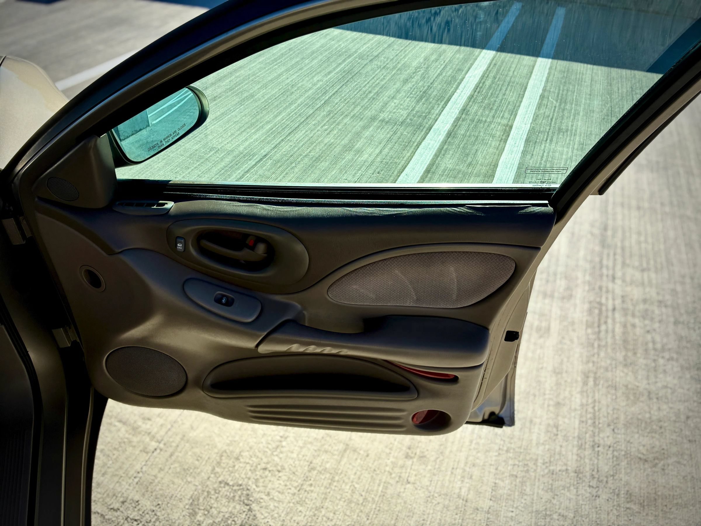 Used 2003 Pontiac Bonneville SLE FWD image 40