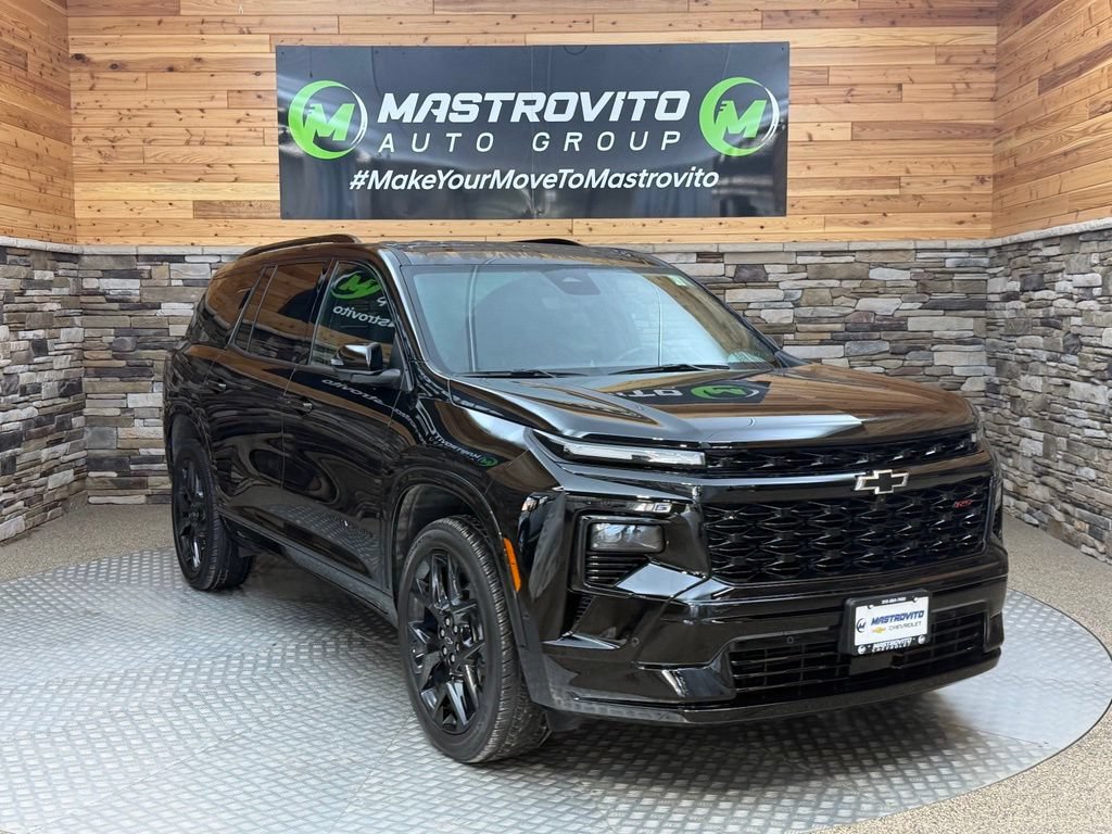 Used 2025 Chevrolet Traverse RS w/ LPO, Floor Liner Package AWD/4WD image 2