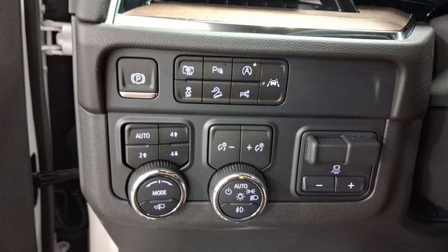 Used 2025 Chevrolet Tahoe High Country AWD/4WD image 36
