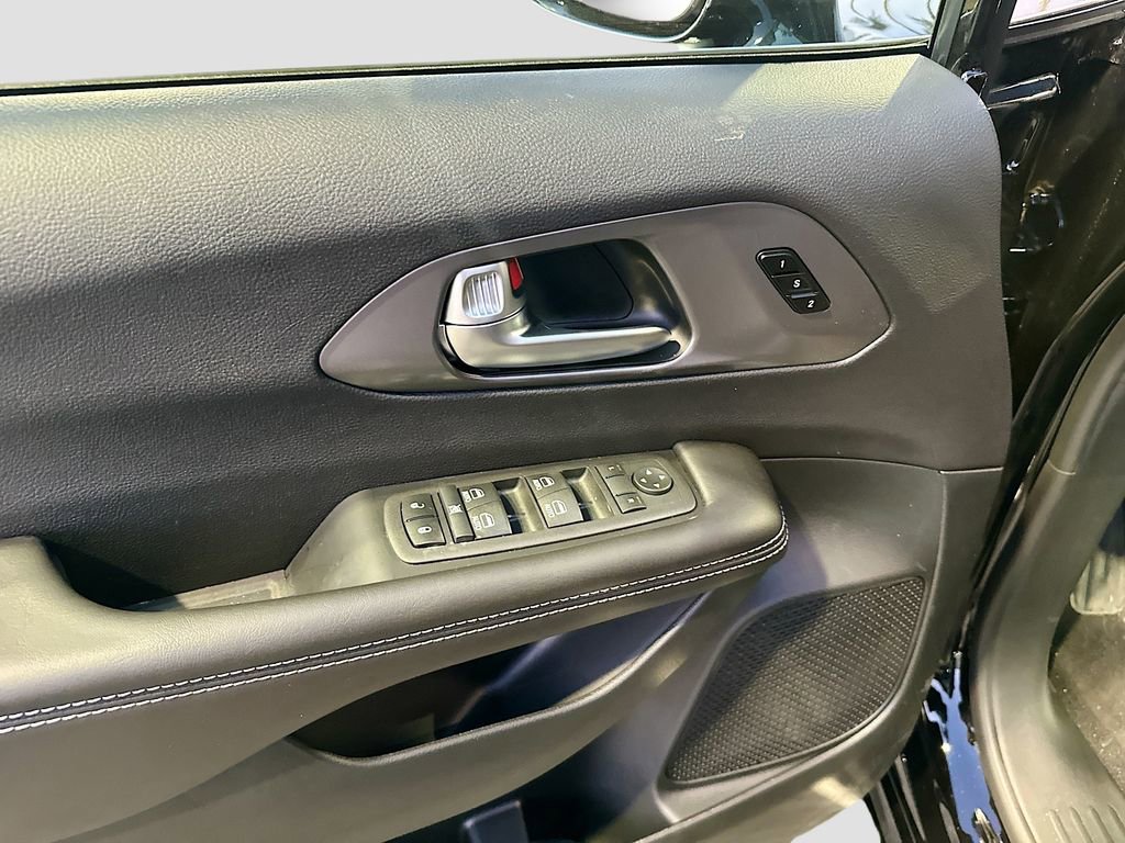 New 2026 Chrysler Pacifica Select FWD image 17