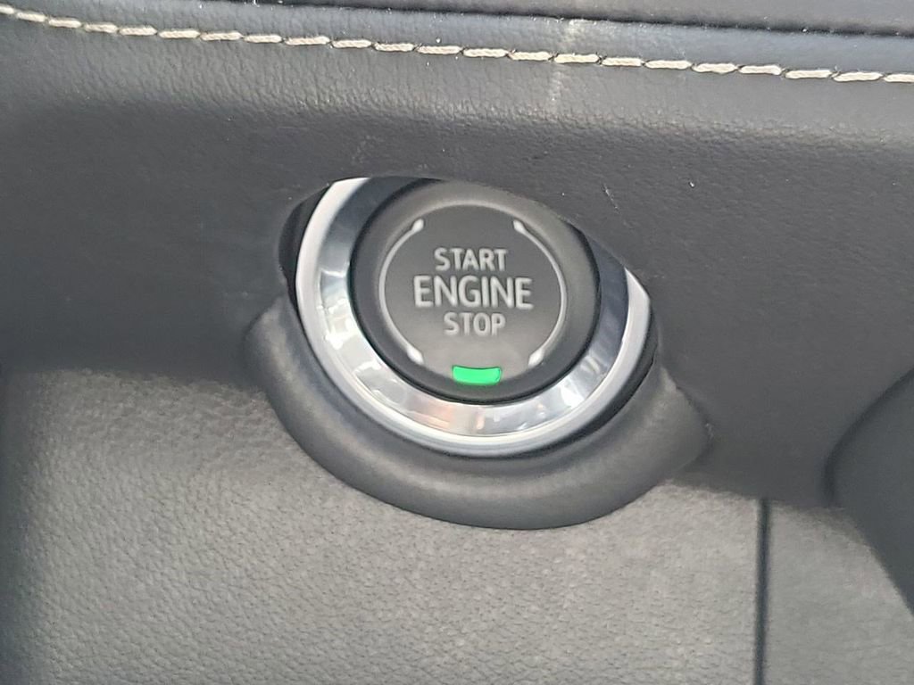 Used 2025 Chevrolet Suburban Premier image 23