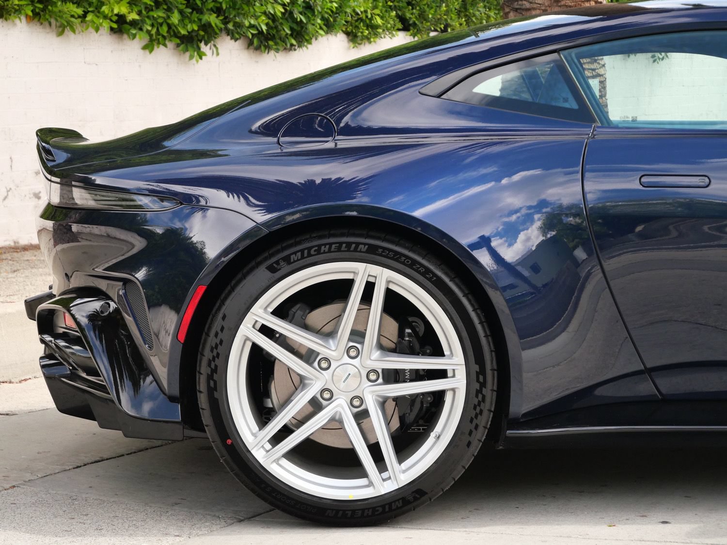 New 2026 Aston Martin V8 Vantage S RWD image 15