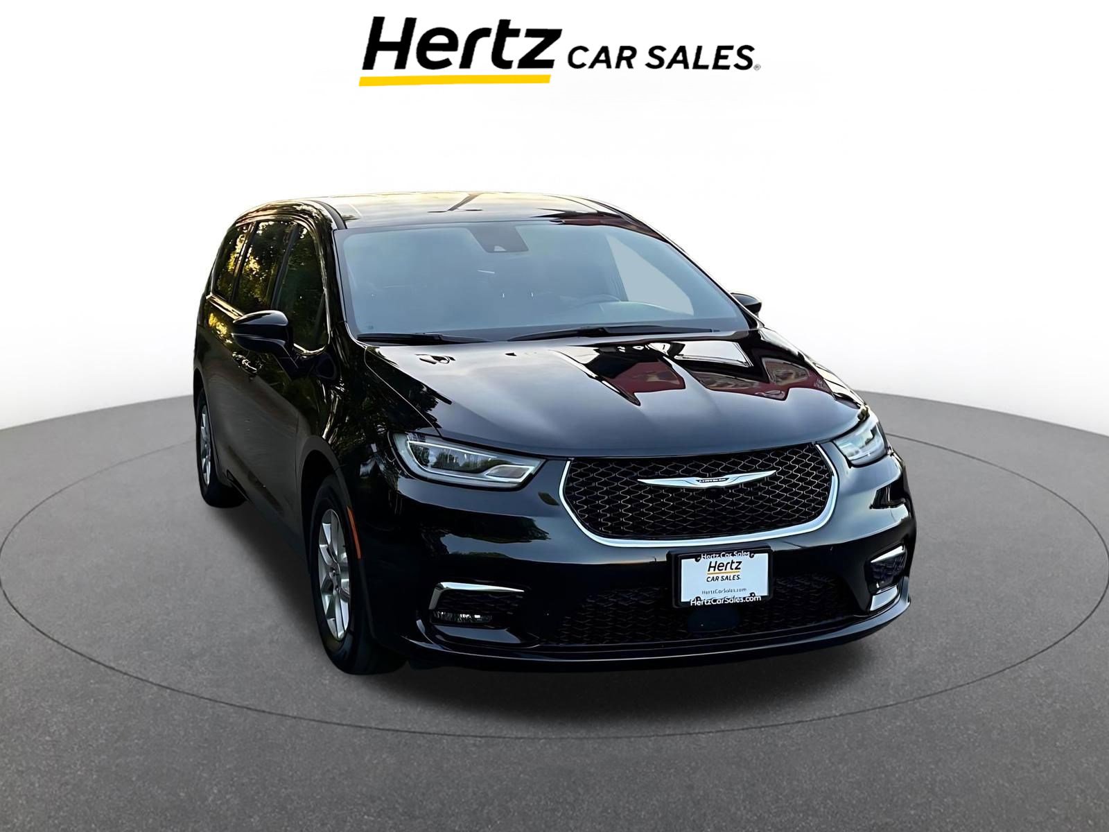 Used 2025 Chrysler Pacifica Select