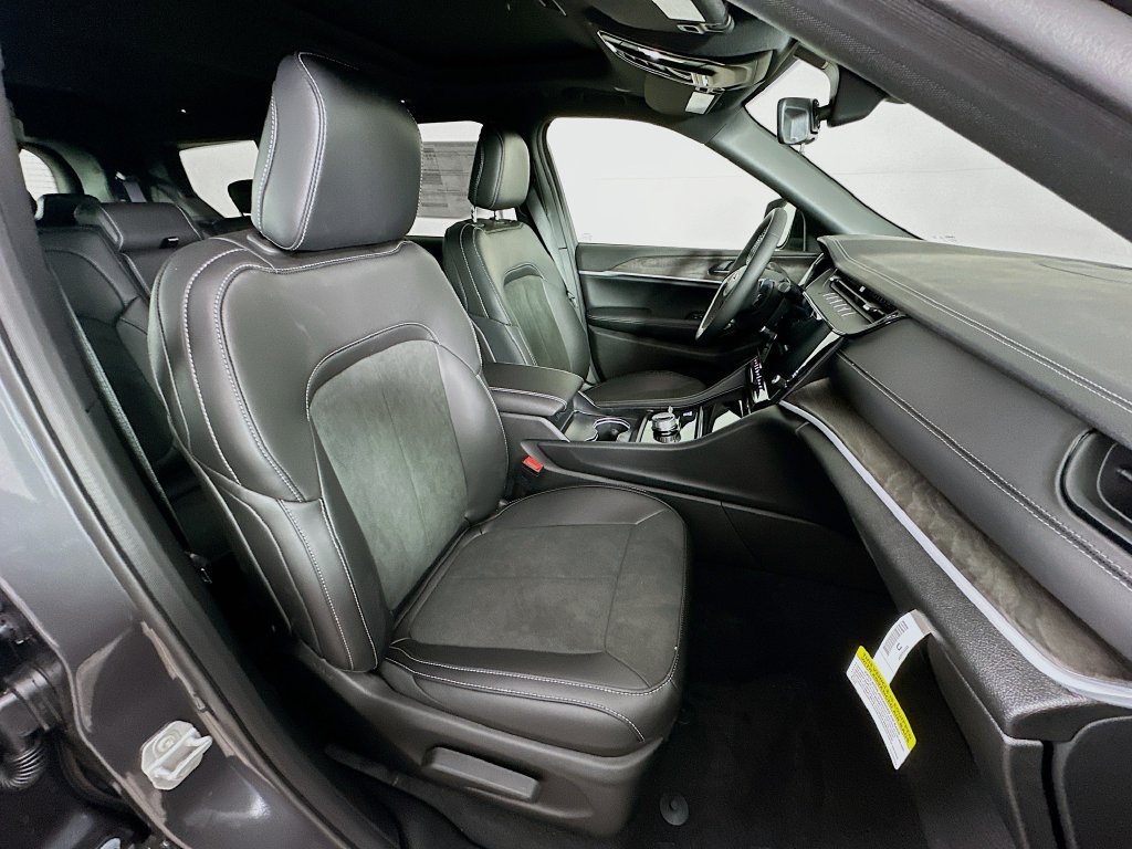 New 2026 Jeep Grand Cherokee L 4WD image 37