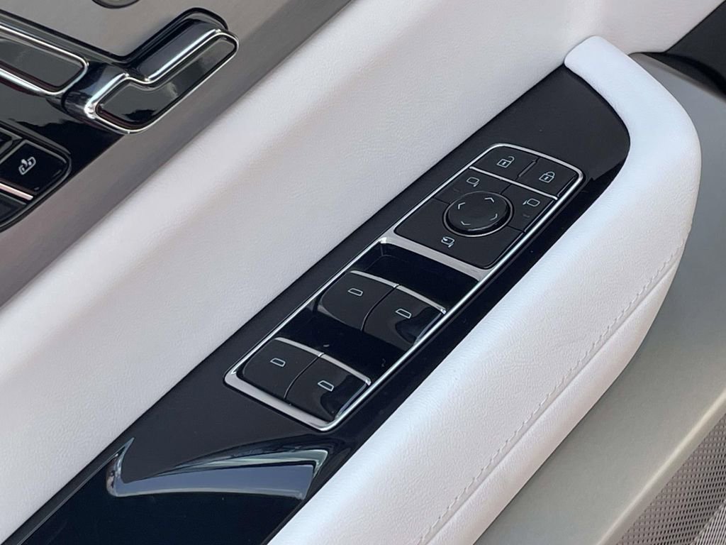 New 2026 Cadillac Vistiq Luxury w/ LPO, Premium Carpet Package image 18