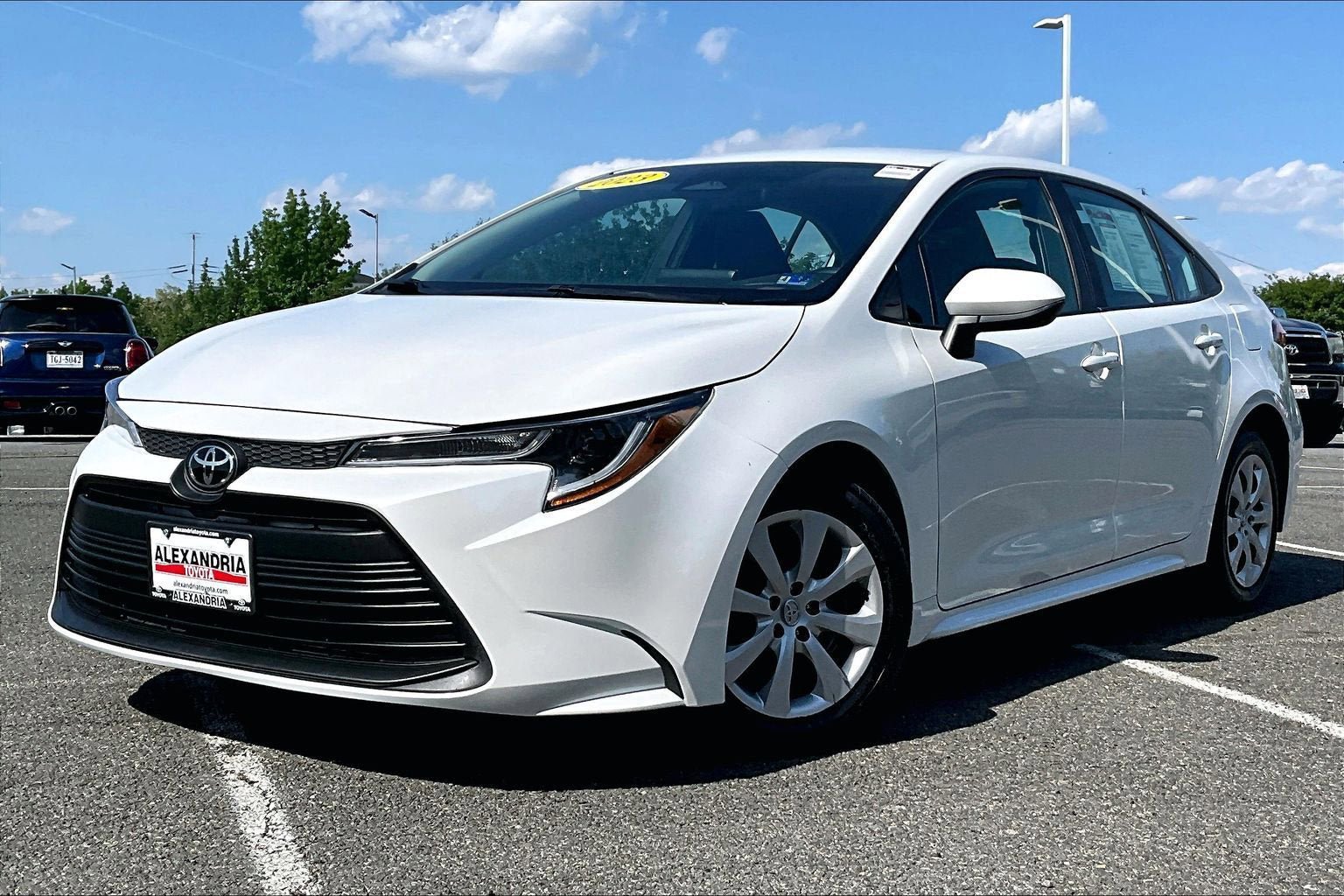 Used 2023 Toyota Corolla LE FWD image 1