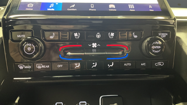 Used 2025 Jeep Grand Cherokee Overland AWD/4WD image 18