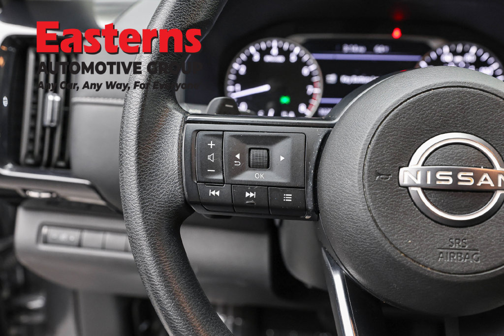Used 2024 Nissan Pathfinder S AWD/4WD image 16