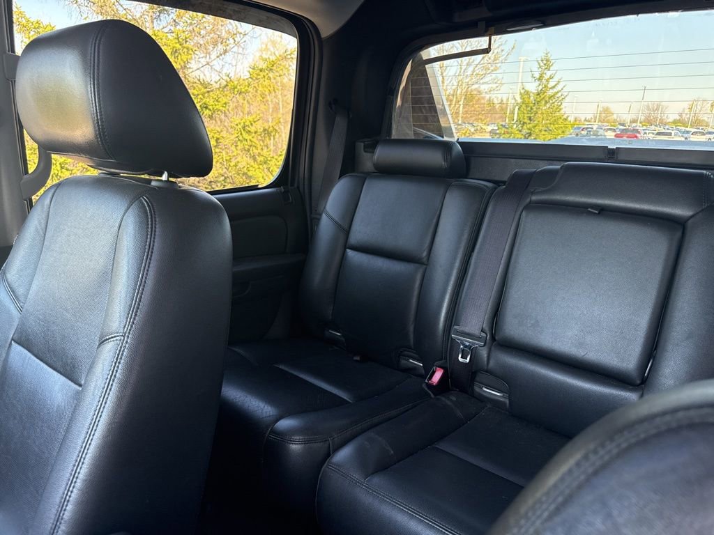 Used 2013 Chevrolet Avalanche LTZ AWD/4WD image 25