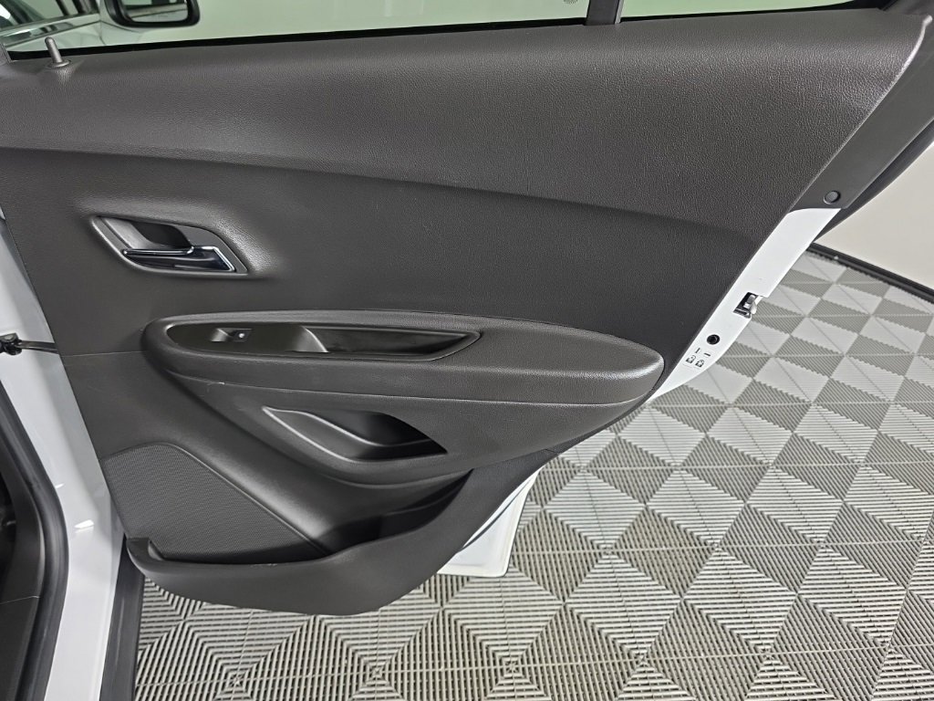 Used 2019 Chevrolet Trax LT w/ LT Convenience Package image 29