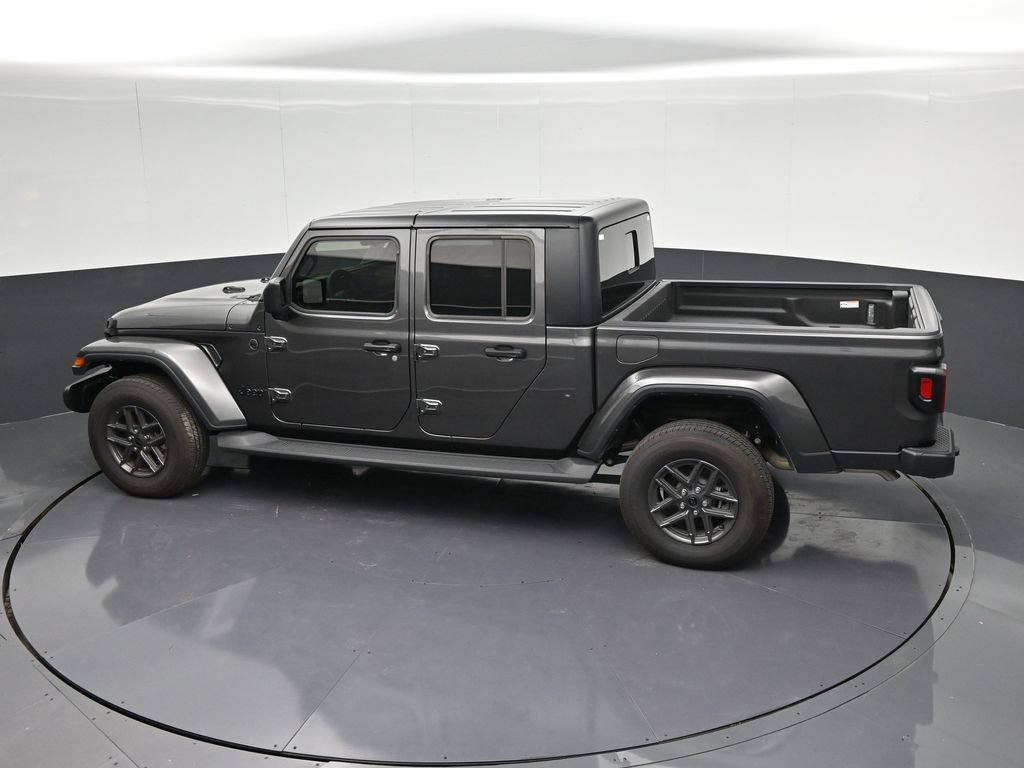 Used 2025 Jeep Gladiator Sport AWD/4WD image 24