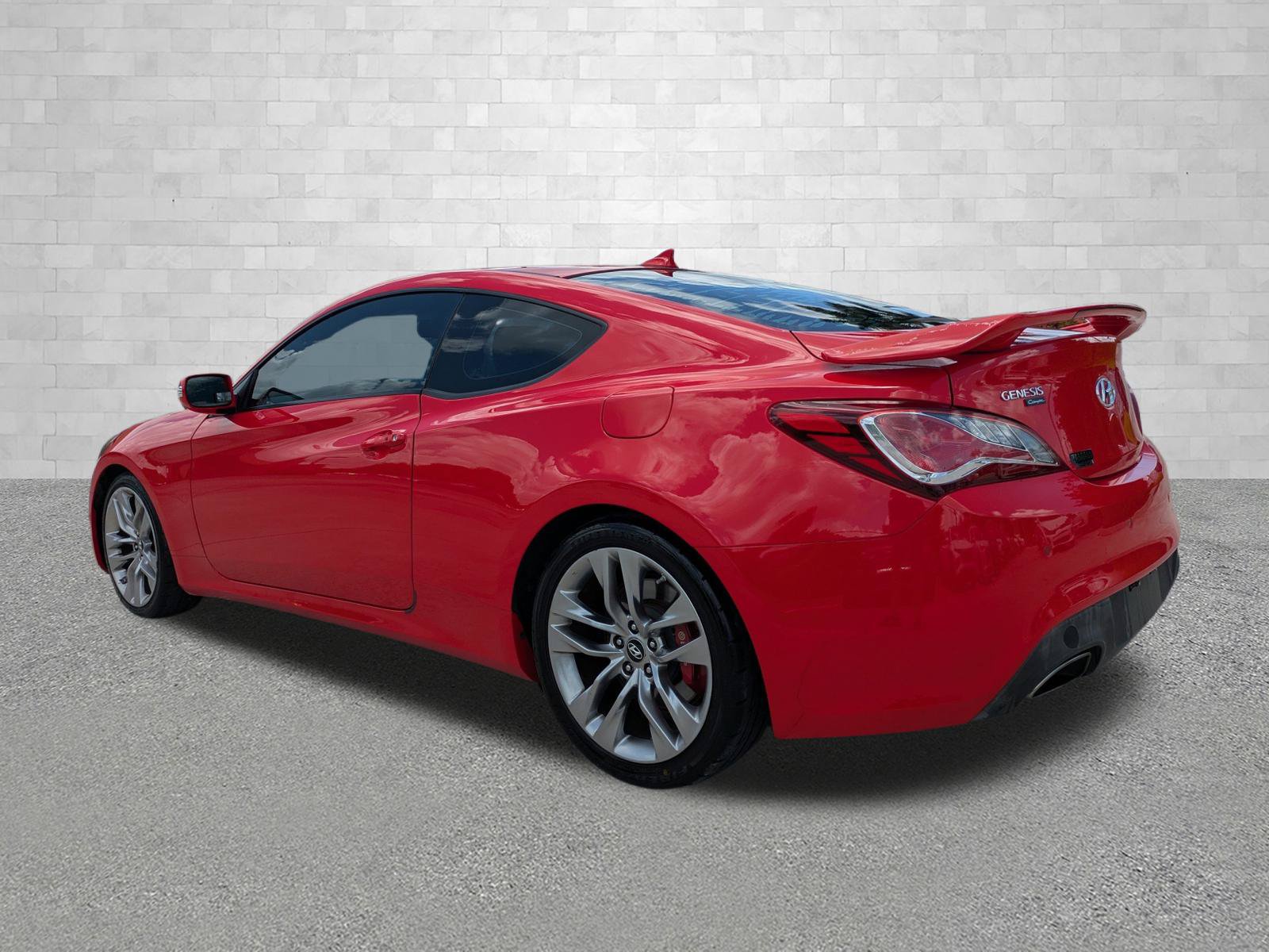 Used 2015 Hyundai Genesis 3.8 RWD image 4