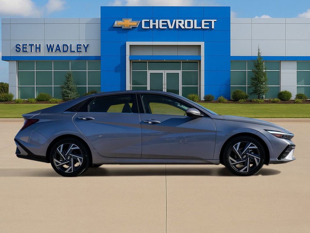 Used 2025 Hyundai Elantra SEL image 8